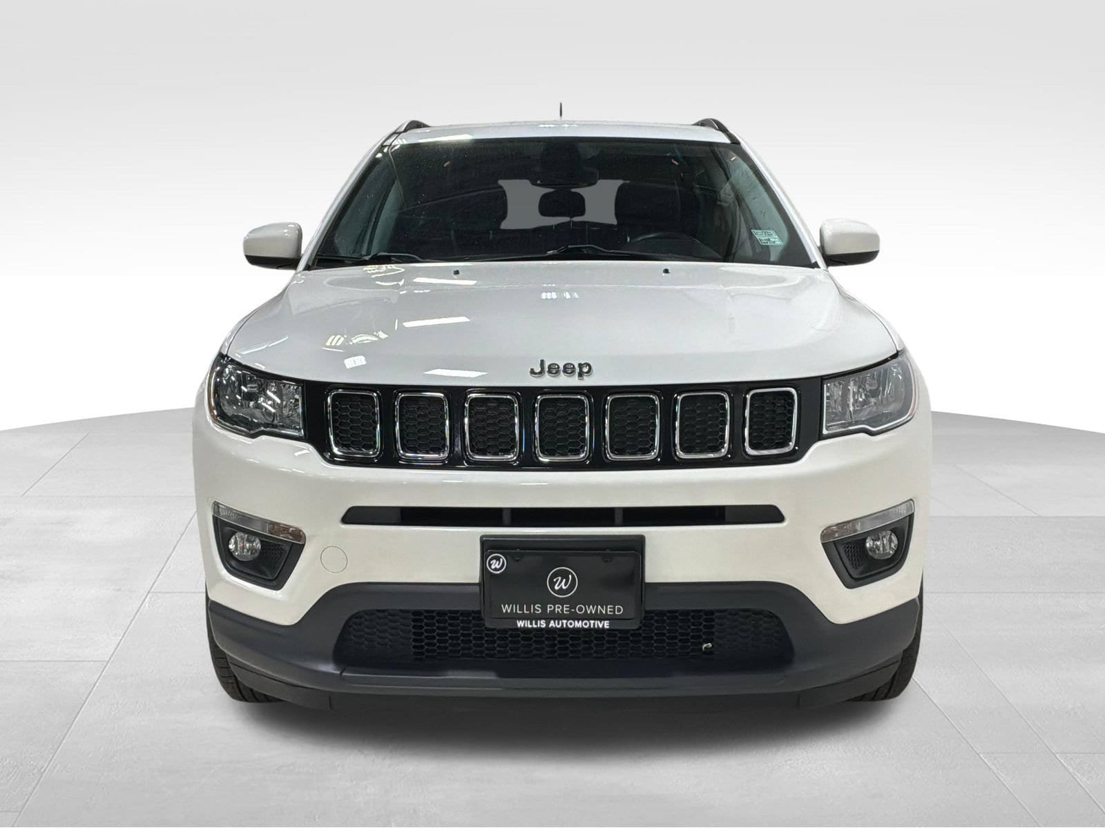 Used 2018 Jeep Compass Latitude w/ Popular Equipment Group AWD/4WD image 3
