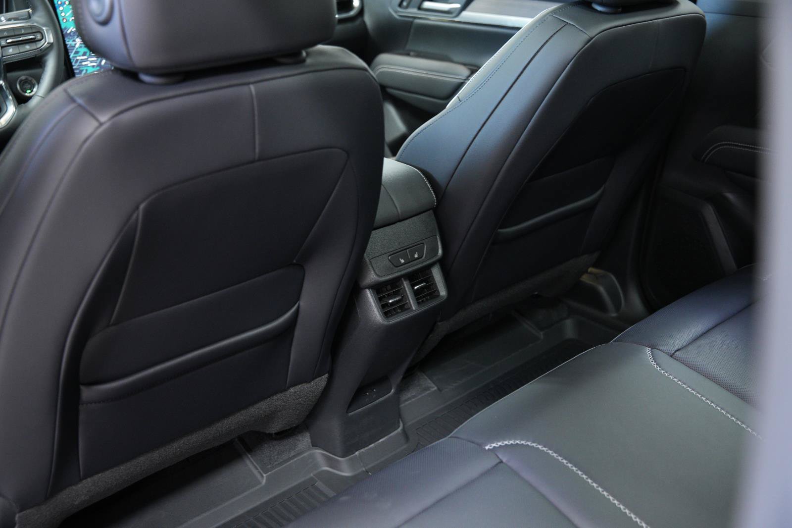 New 2026 GMC Terrain Denali w/ LPO, Floor Liner Package AWD/4WD image 34