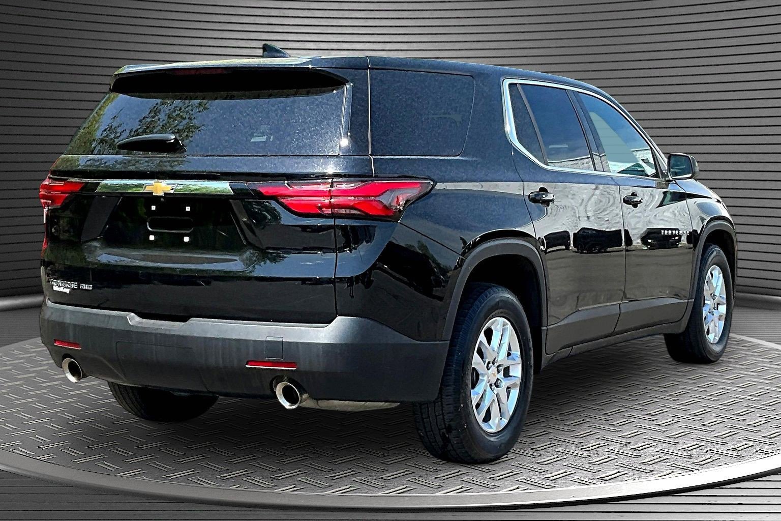 Used 2023 Chevrolet Traverse LS AWD/4WD image 6