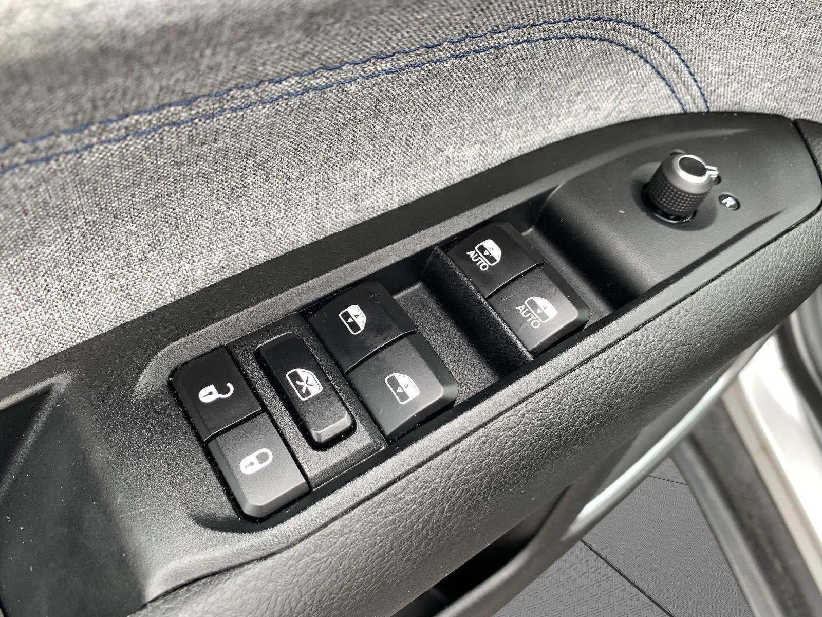 Used 2024 Jeep Compass Sport image 10