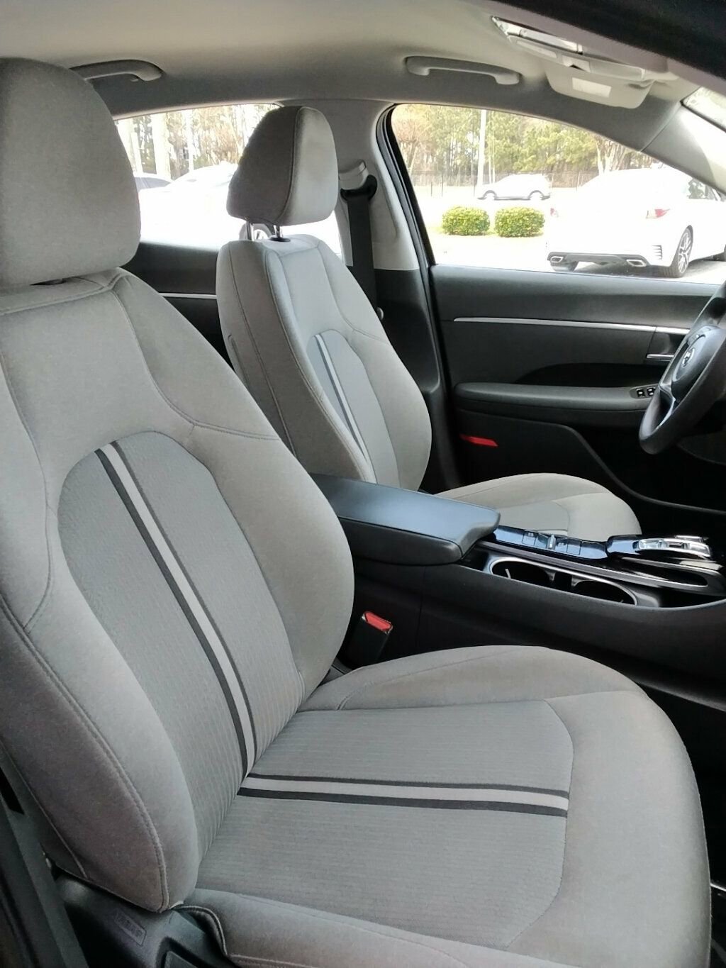 Used 2021 Hyundai Sonata SE w/ Preferred Accessory Package image 10