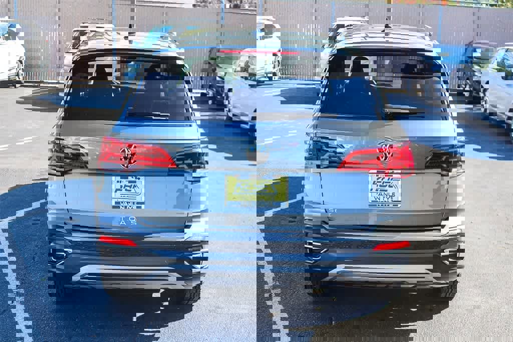 Used 2024 Volkswagen Taos SE image 6