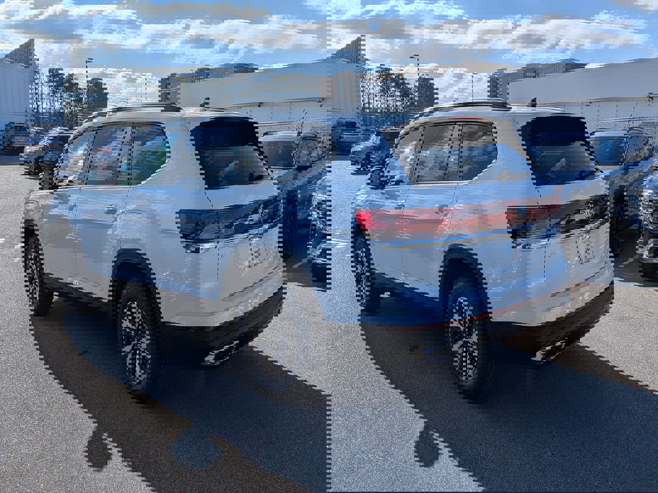 New 2026 Volkswagen Atlas SE image 5