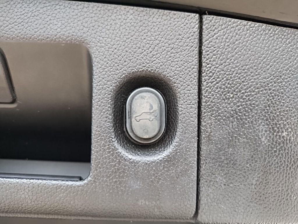 Used 2018 Cadillac Escalade ESV Premium Luxury AWD/4WD image 61