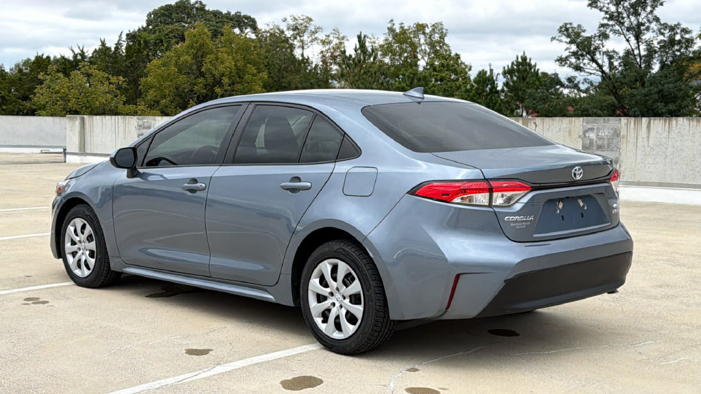 Used 2023 Toyota Corolla LE FWD image 3