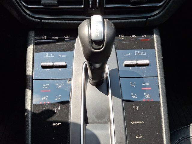 Certified 2023 Porsche Macan Turbo AWD/4WD image 20