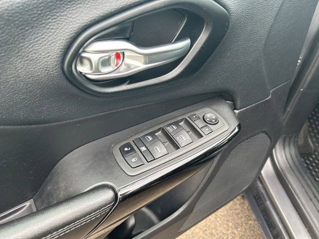 Used 2022 Jeep Cherokee Latitude Lux w/ Sun & Sound Group AWD/4WD image 13