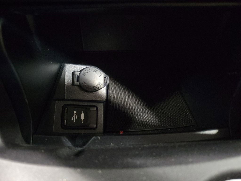 Used 2016 Toyota Camry SE image 16