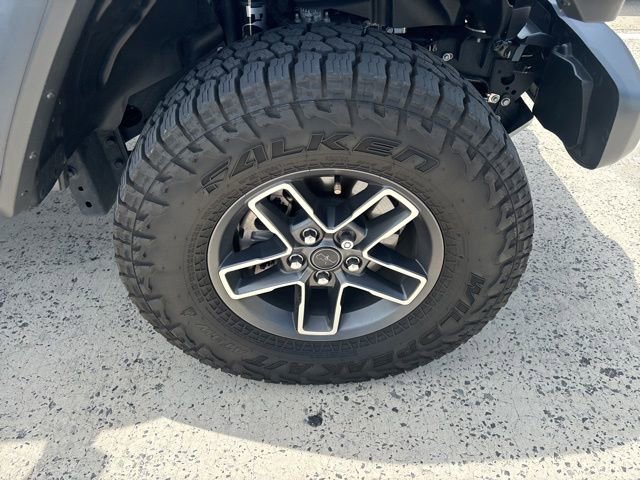 Used 2025 Jeep Gladiator Mojave w/ Safety Group AWD/4WD image 10