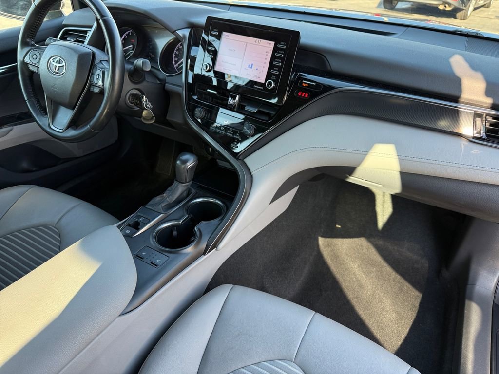 Used 2021 Toyota Camry SE w/ Cold Weather Package image 17