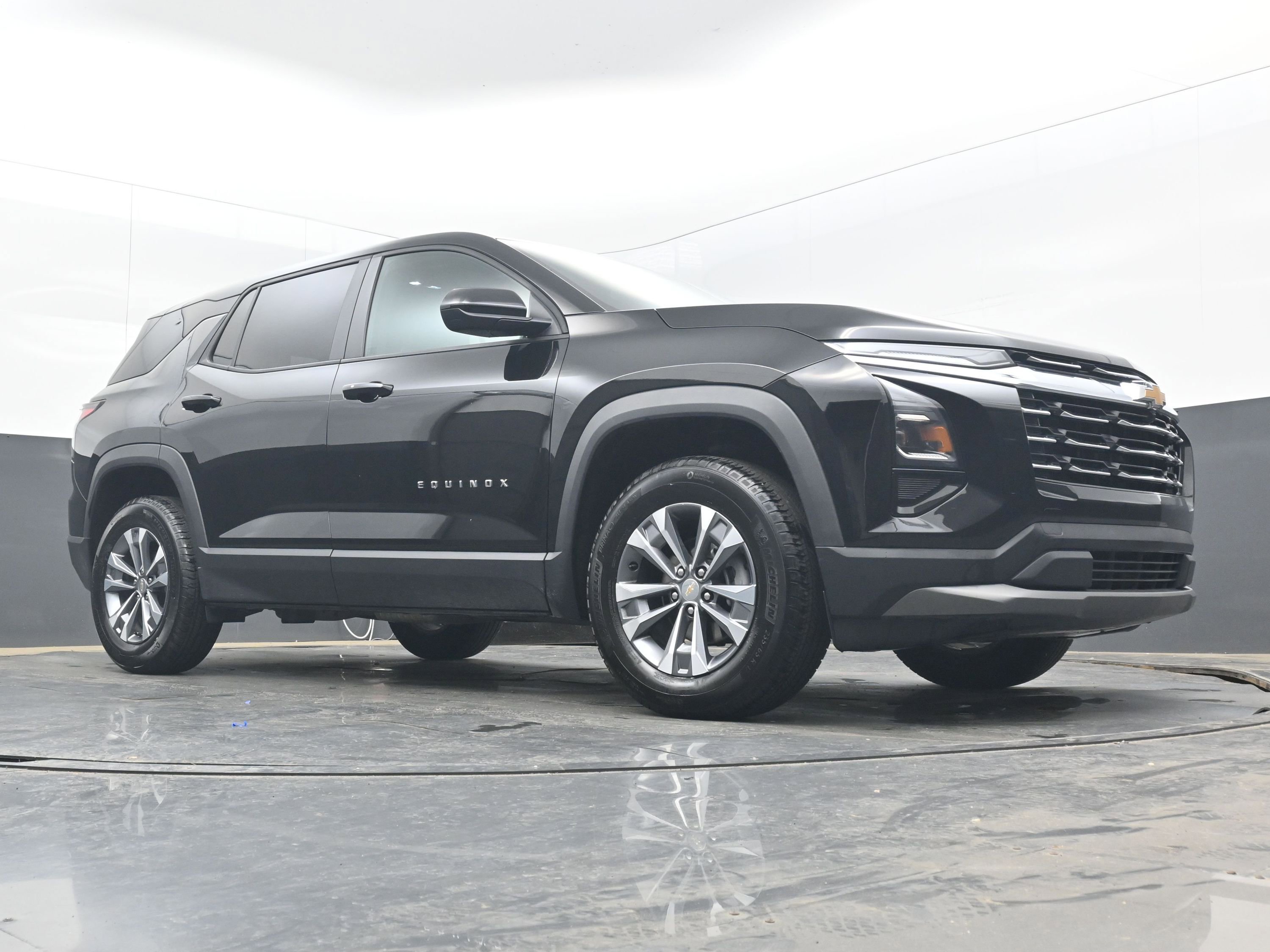 Used 2025 Chevrolet Equinox LT image 24