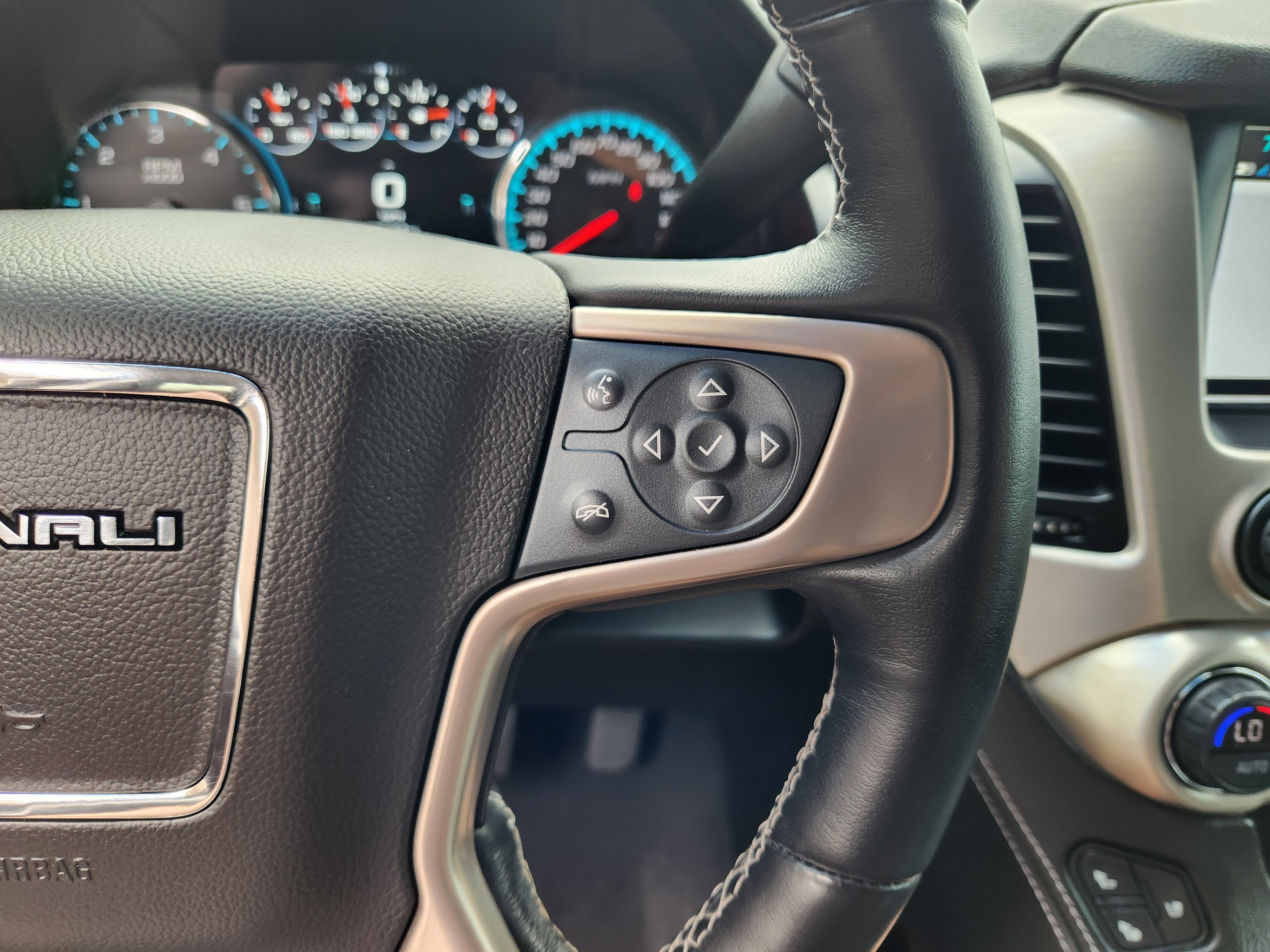 Used 2019 GMC Yukon Denali w/ Denali Ultimate Package RWD image 30