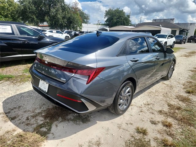 New 2025 Hyundai Elantra Blue image 3