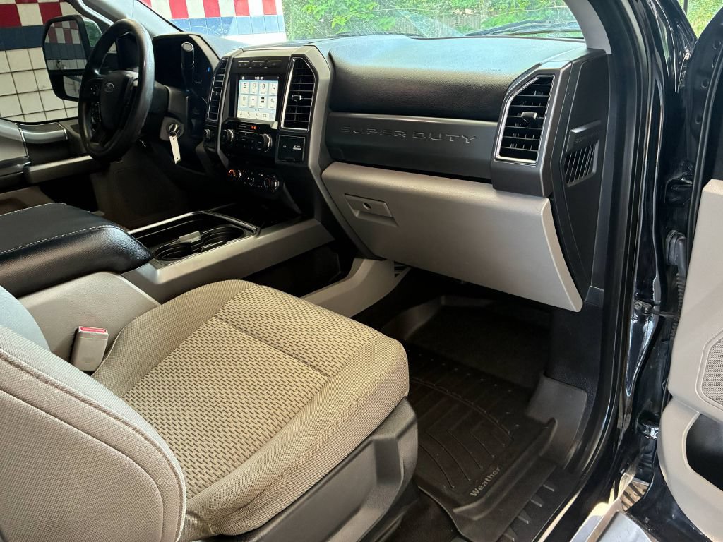 Used 2017 Ford F250 XLT w/ XLT Premium Package AWD/4WD image 17
