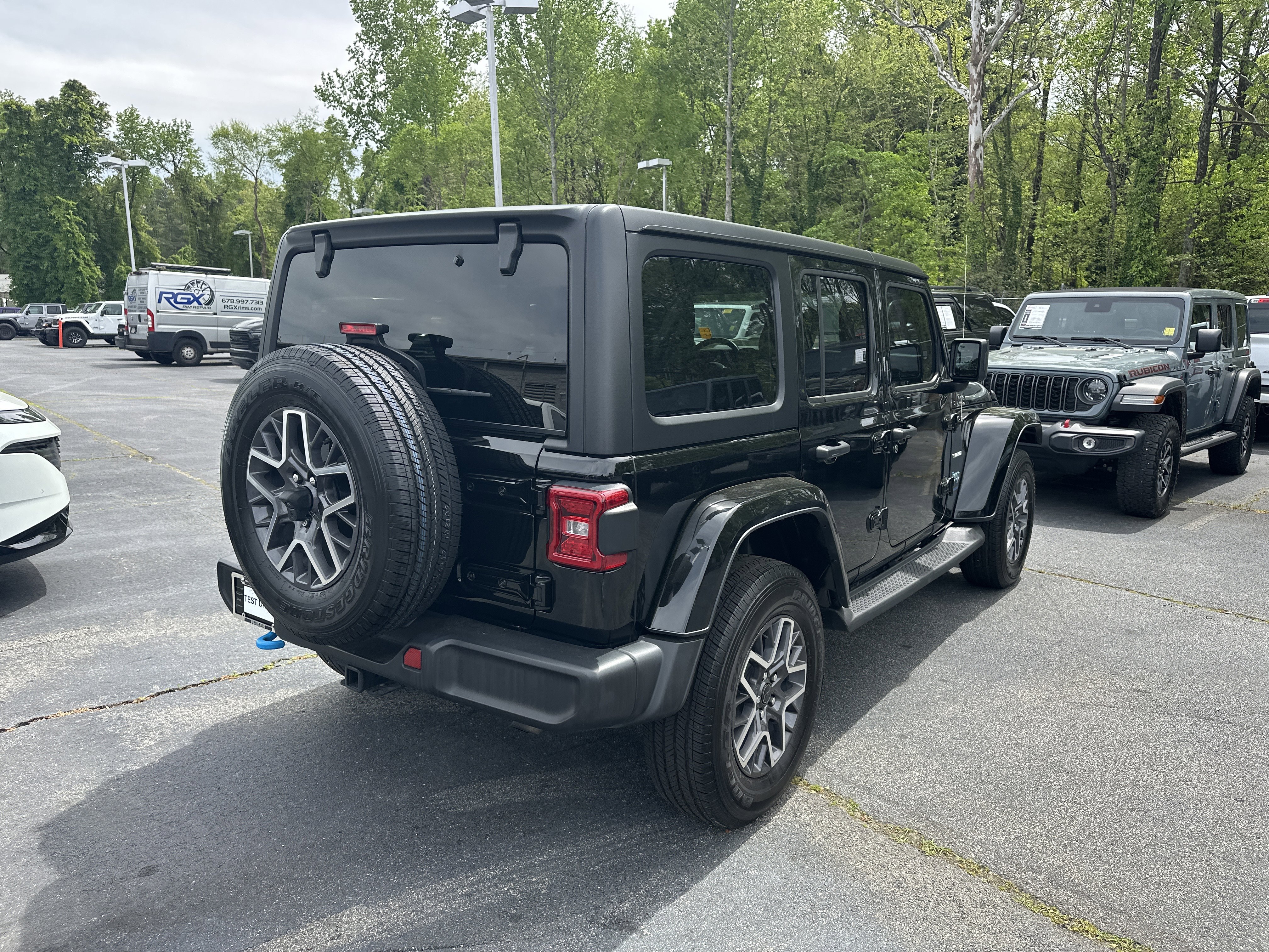 Used 2023 Jeep Wrangler Sahara w/ Cold Weather Group image 9