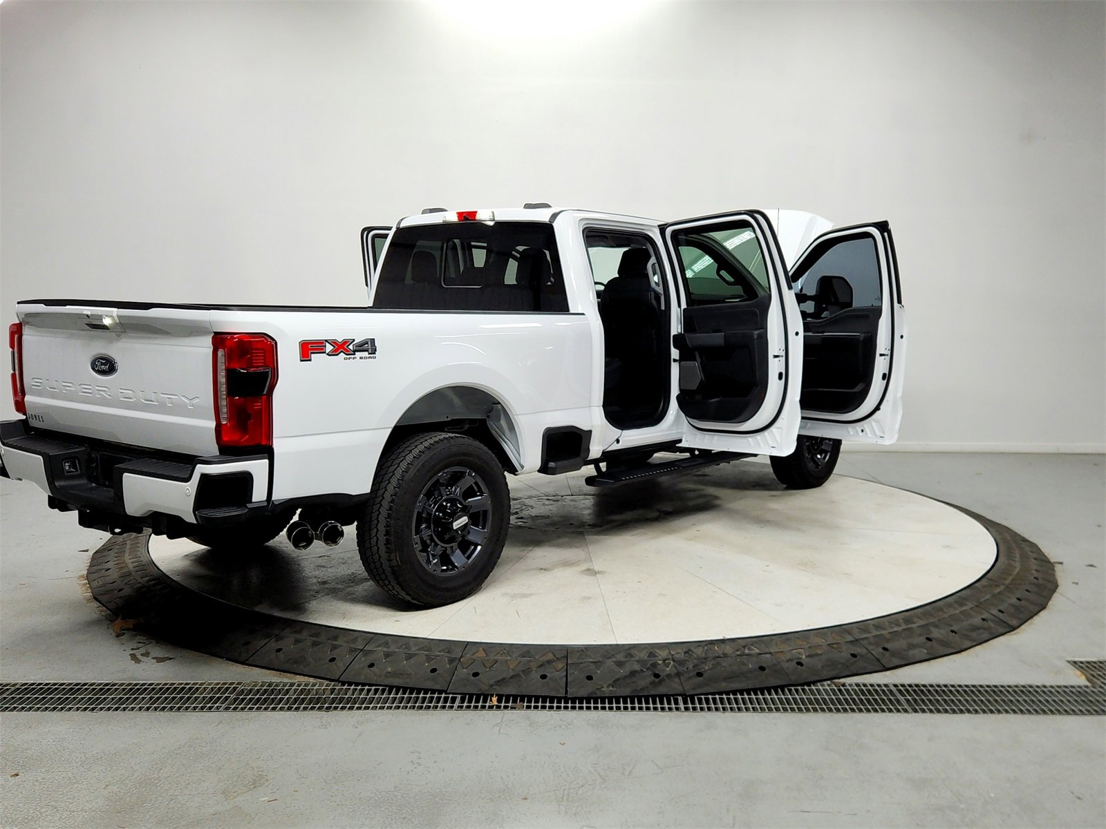 Used 2024 Ford F250 Lariat w/ Sport Appearance Package image 15