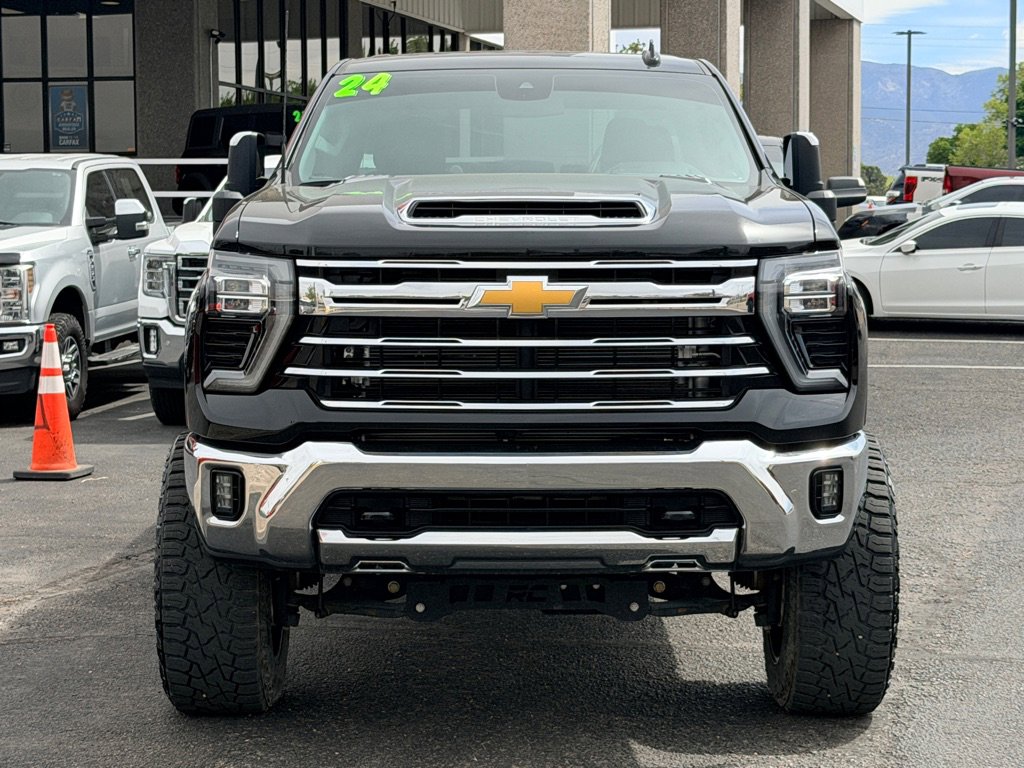 Used 2024 Chevrolet Silverado 2500 LTZ AWD/4WD image 44