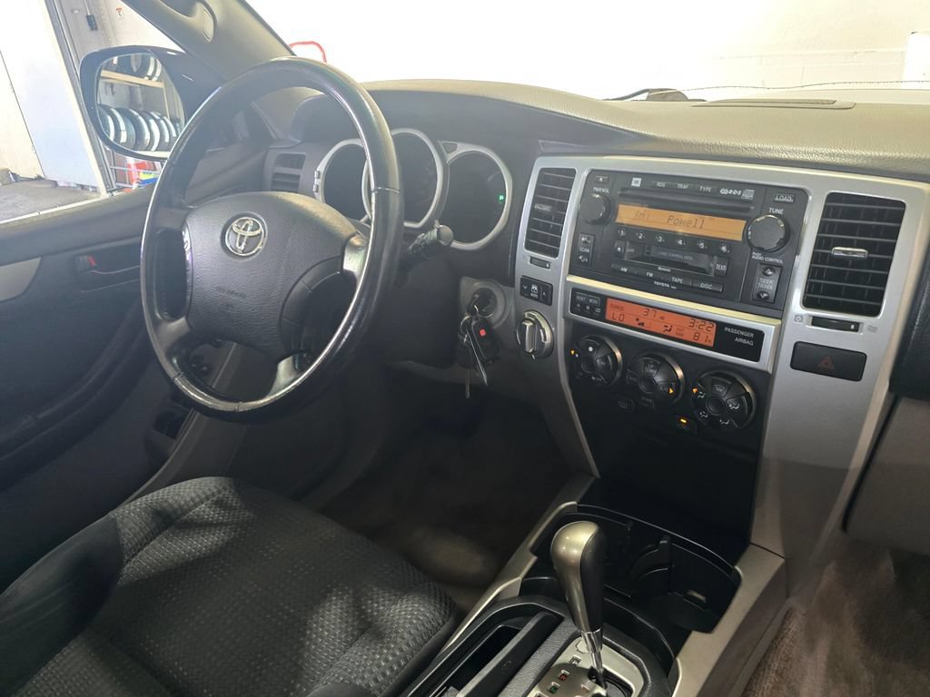 Used 2005 Toyota 4Runner SR5 AWD/4WD image 30