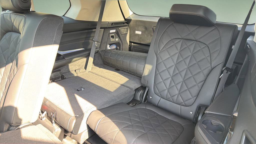 Used 2024 BMW X7 xDrive40i w/ Climate Comfort Package image 16