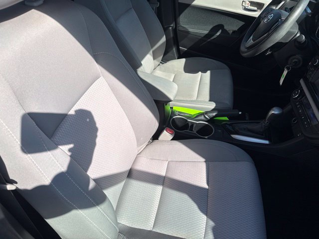 Used 2015 Toyota Corolla LE FWD image 16