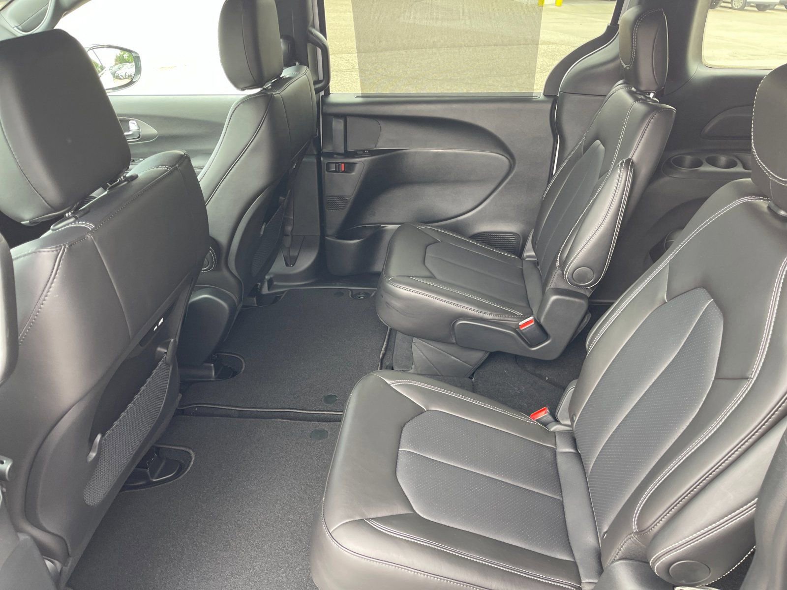 New 2026 Chrysler Pacifica Select AWD/4WD image 13