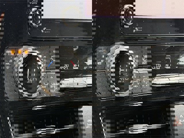 Used 2020 Toyota Highlander XLE image 22