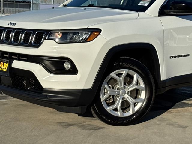 Used 2024 Jeep Compass Latitude image 4