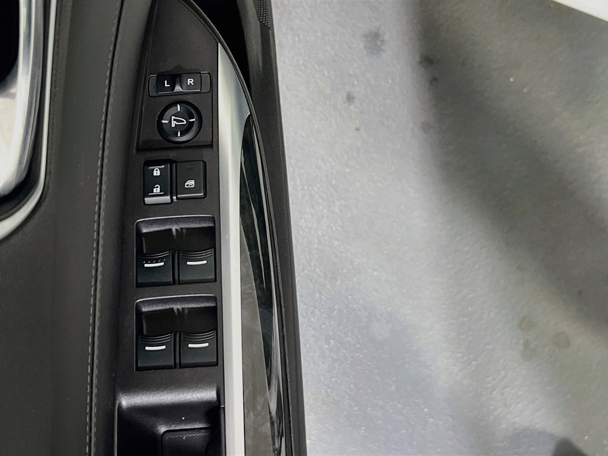 Used 2018 Acura TLX w/ Technology Package FWD image 16