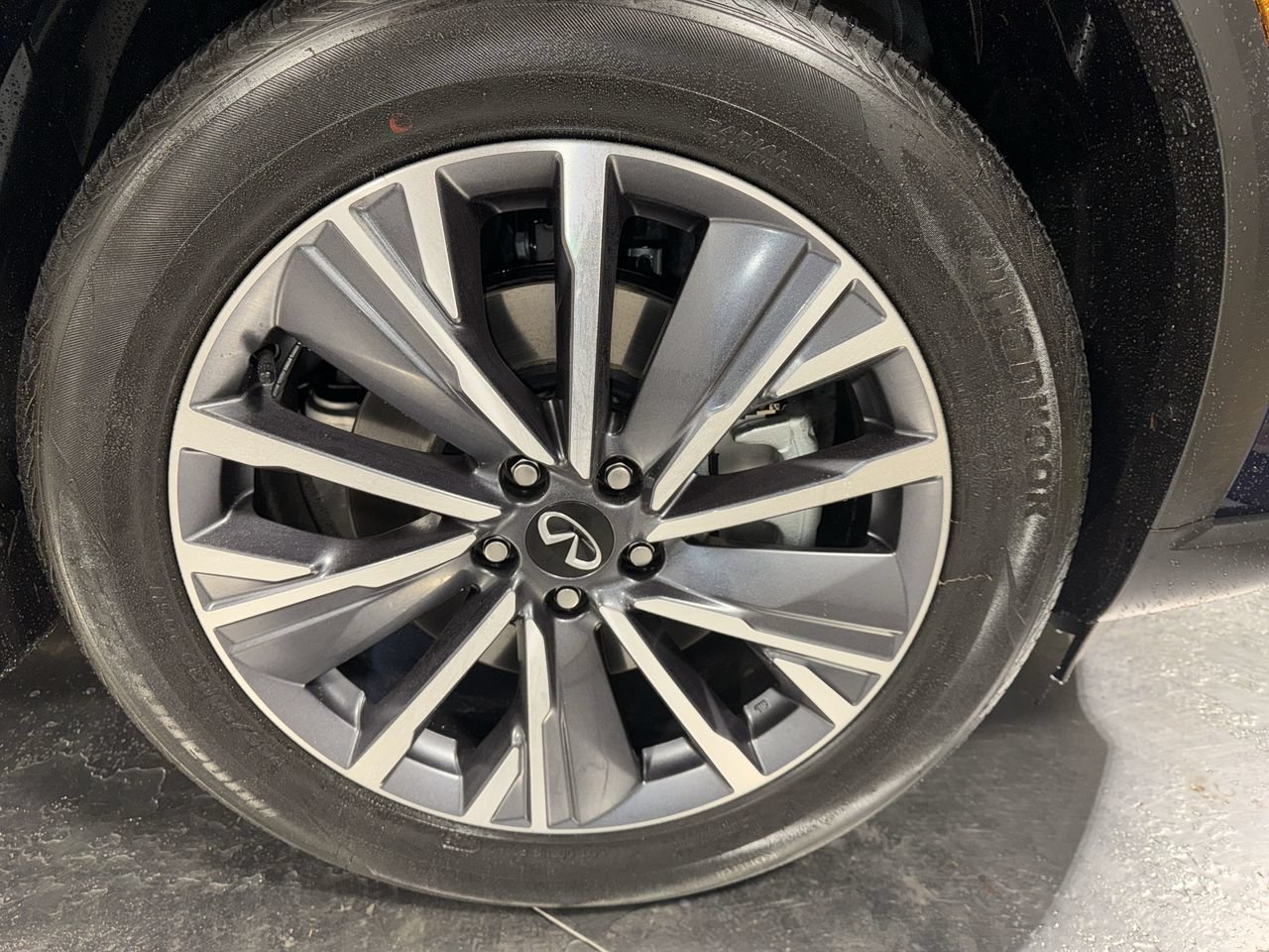 Certified 2026 INFINITI QX60 Luxe w/ Cargo Package AWD/4WD image 17