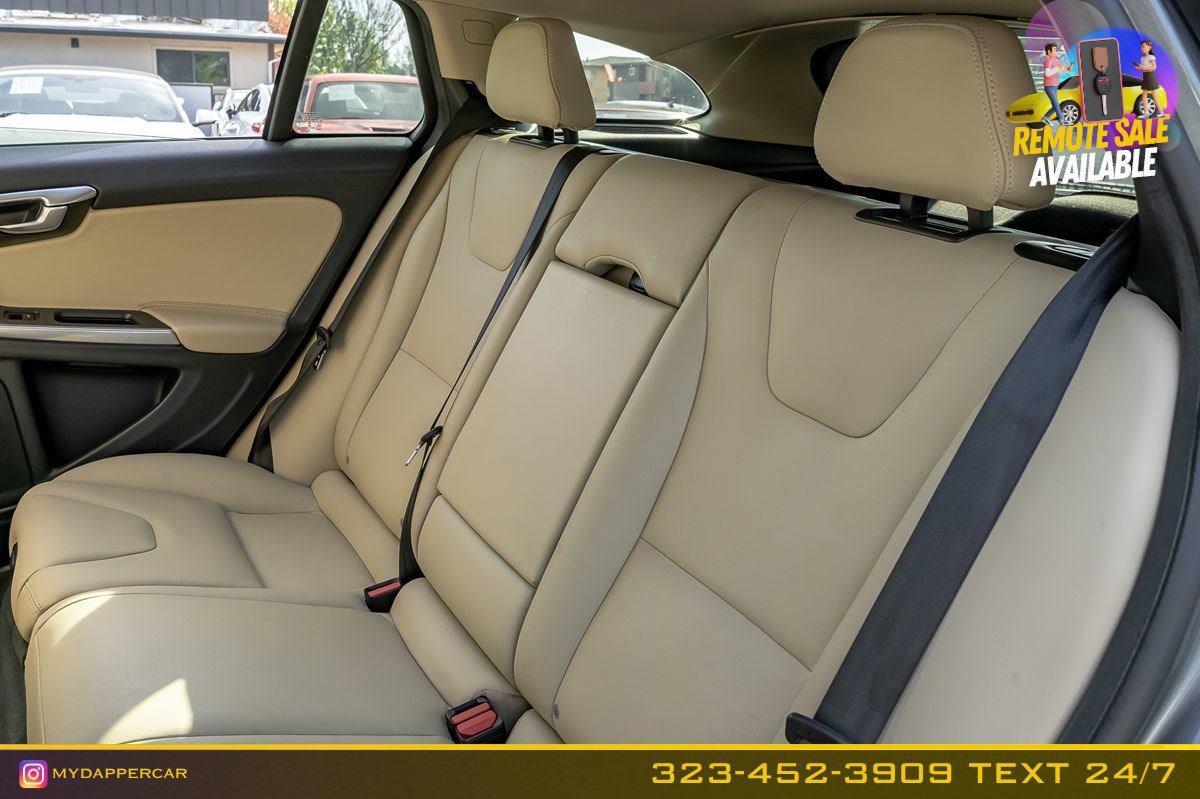 Used 2017 Volvo V60 T5 Platinum image 16