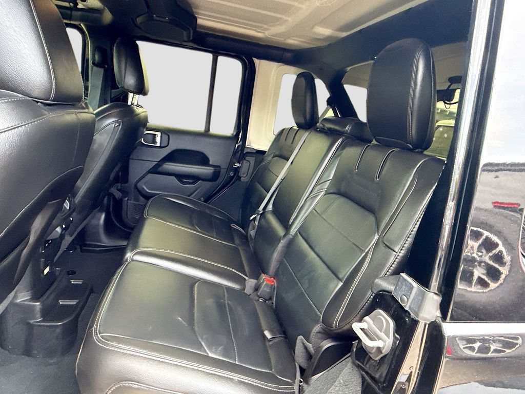Used 2022 Jeep Wrangler Unlimited Sahara w/ Cold Weather Group AWD/4WD image 28