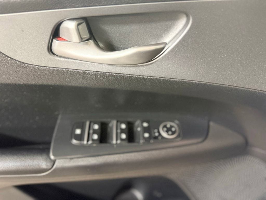 Used 2020 Kia Forte LXS FWD image 19