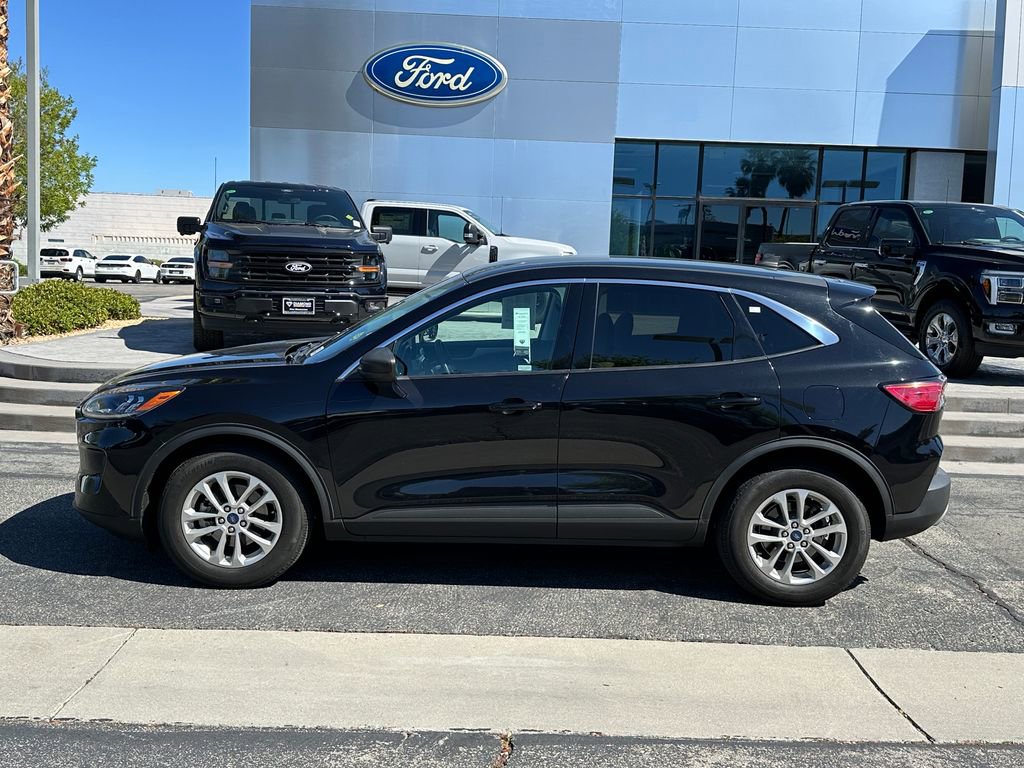 Used 2022 Ford Escape SE w/ Convenience Package FWD image 3