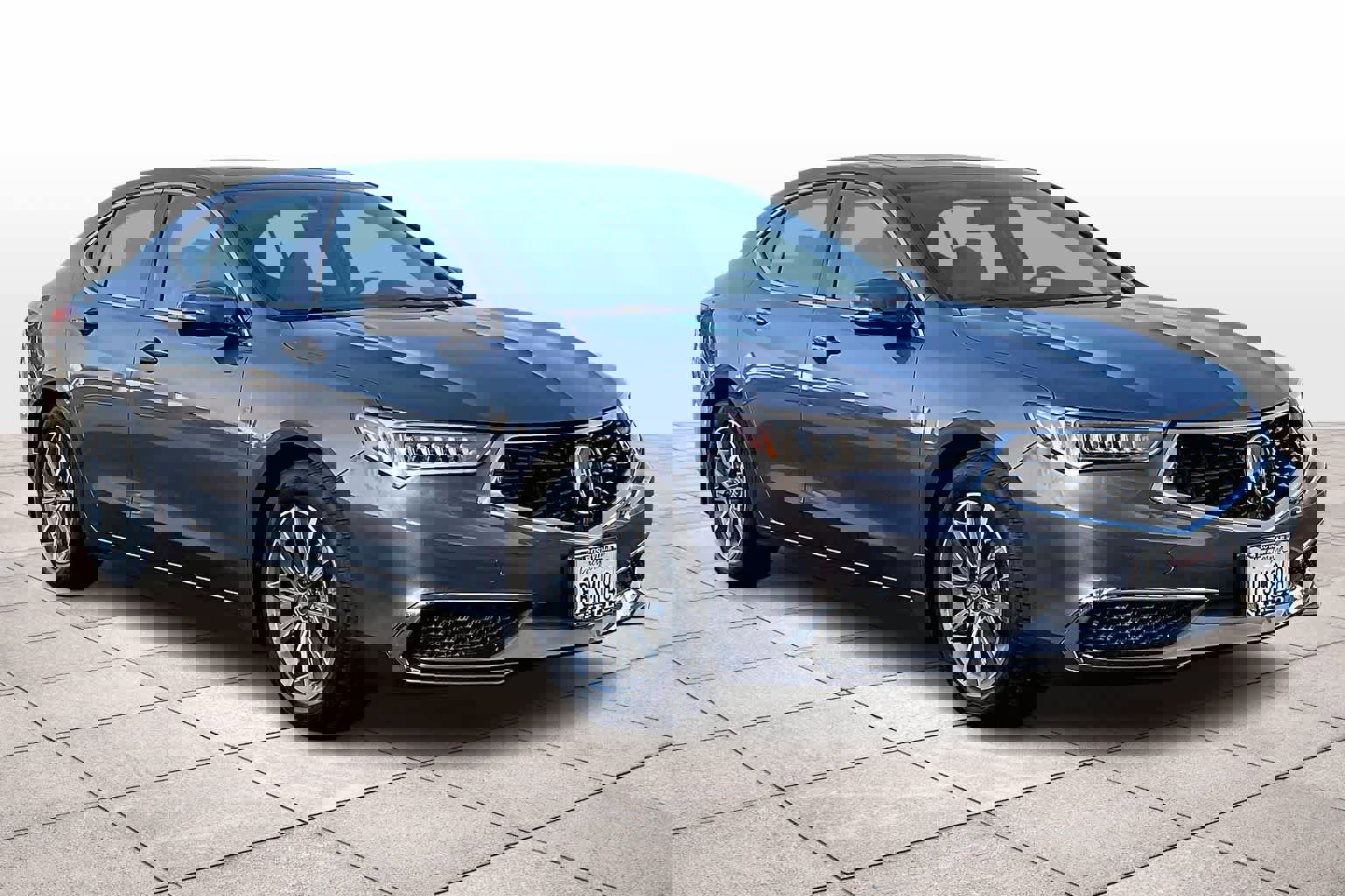 Used 2018 Acura TLX image 2