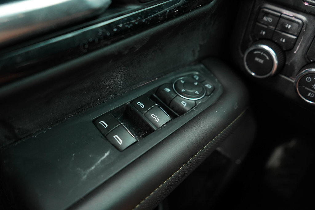 Used 2025 Chevrolet Tahoe Premier AWD/4WD image 31
