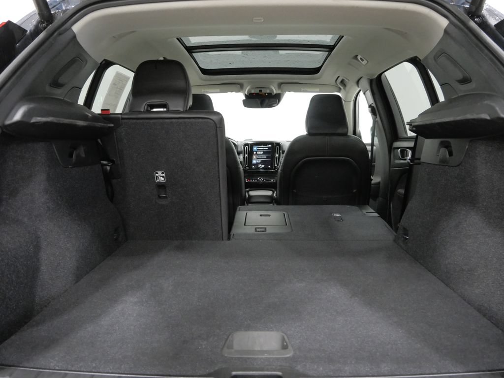 Used 2022 Volvo XC40 T5 Momentum AWD/4WD image 25