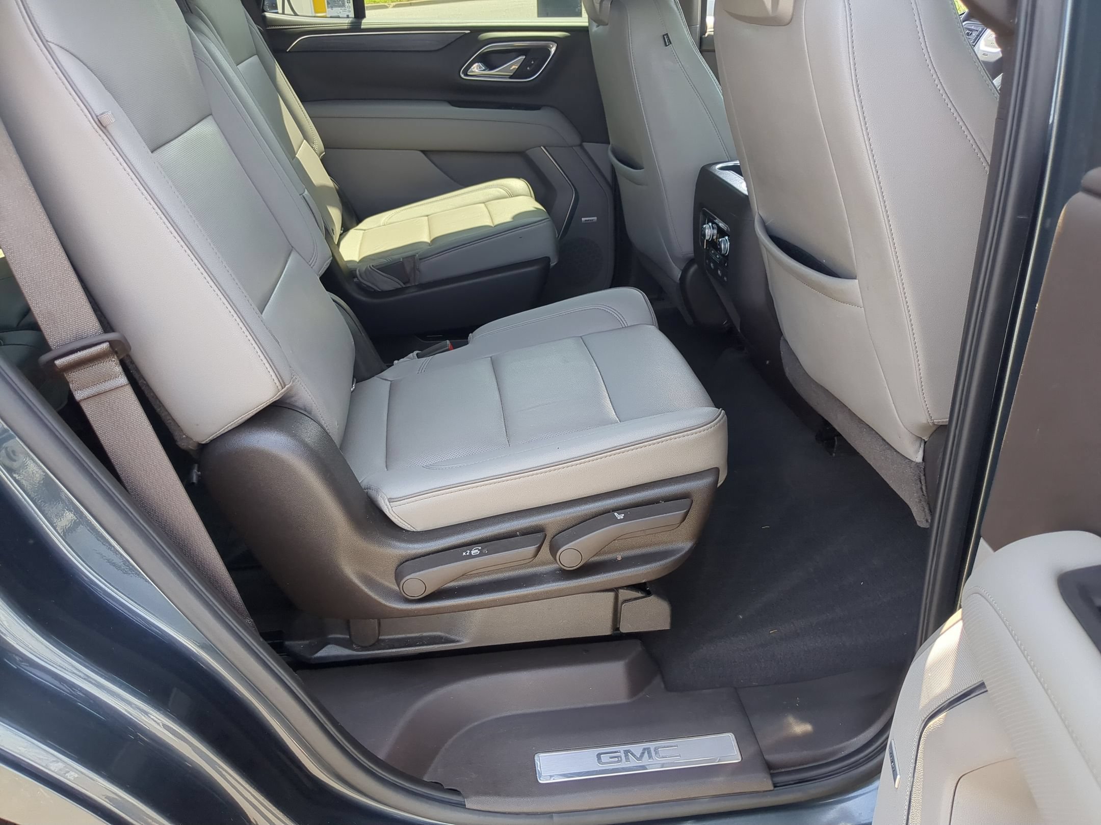 Certified 2021 GMC Yukon SLT w/ SLT Luxury Plus Package AWD/4WD image 25