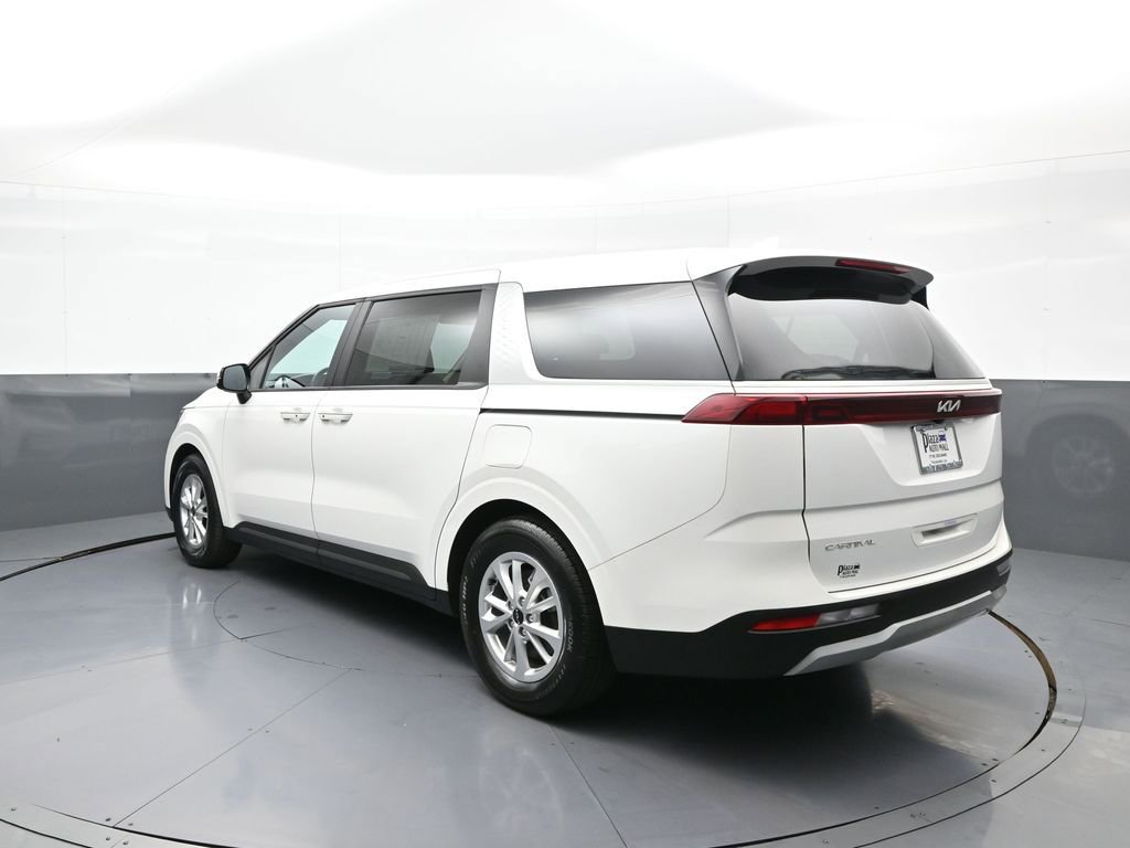 Used 2024 Kia Carnival LX FWD image 8