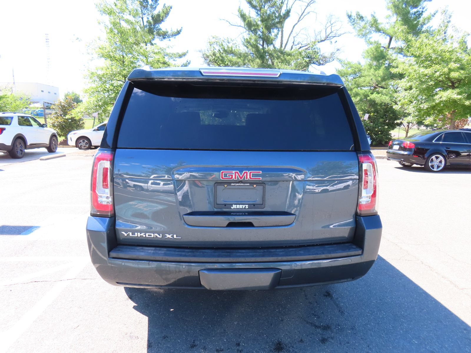 Used 2020 GMC Yukon XL SLT w/ Premium Edition AWD/4WD image 6
