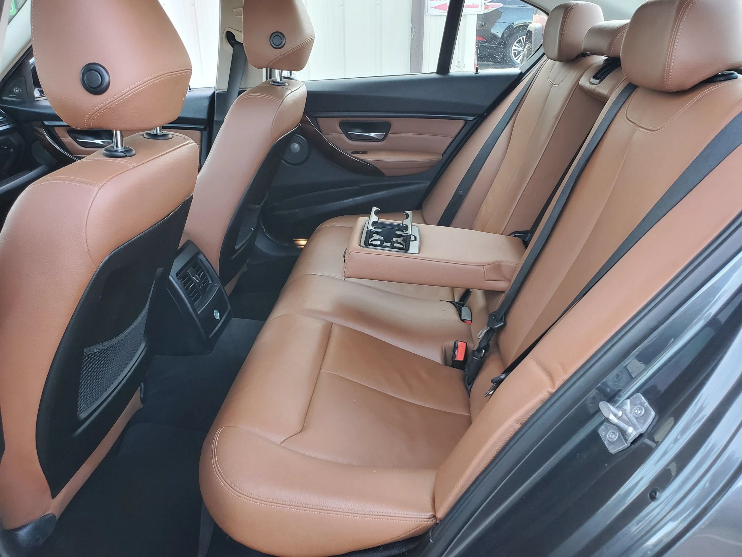 Used 2015 BMW ActiveHybrid 3 w/ Technology Package RWD image 30