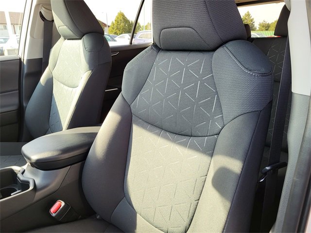 Used 2025 Toyota RAV4 XLE image 16