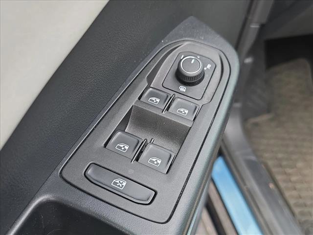 Used 2025 Volkswagen Taos SE image 7
