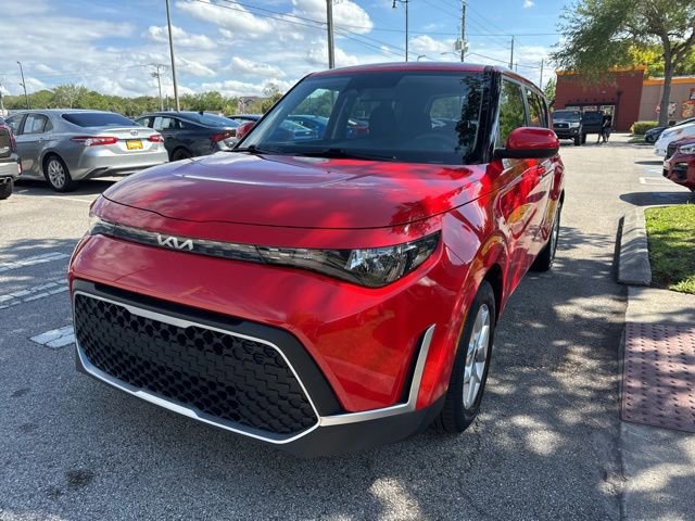 Used 2025 Kia Soul LX w/ LX Technology Package FWD image 4