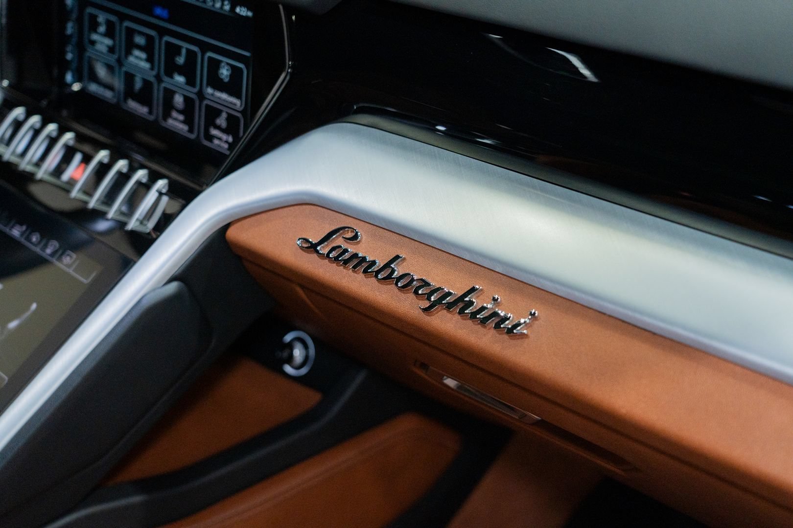 Used 2021 Lamborghini Urus AWD/4WD image 58