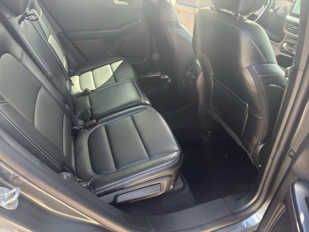 Used 2025 Ford Escape Platinum AWD/4WD image 35