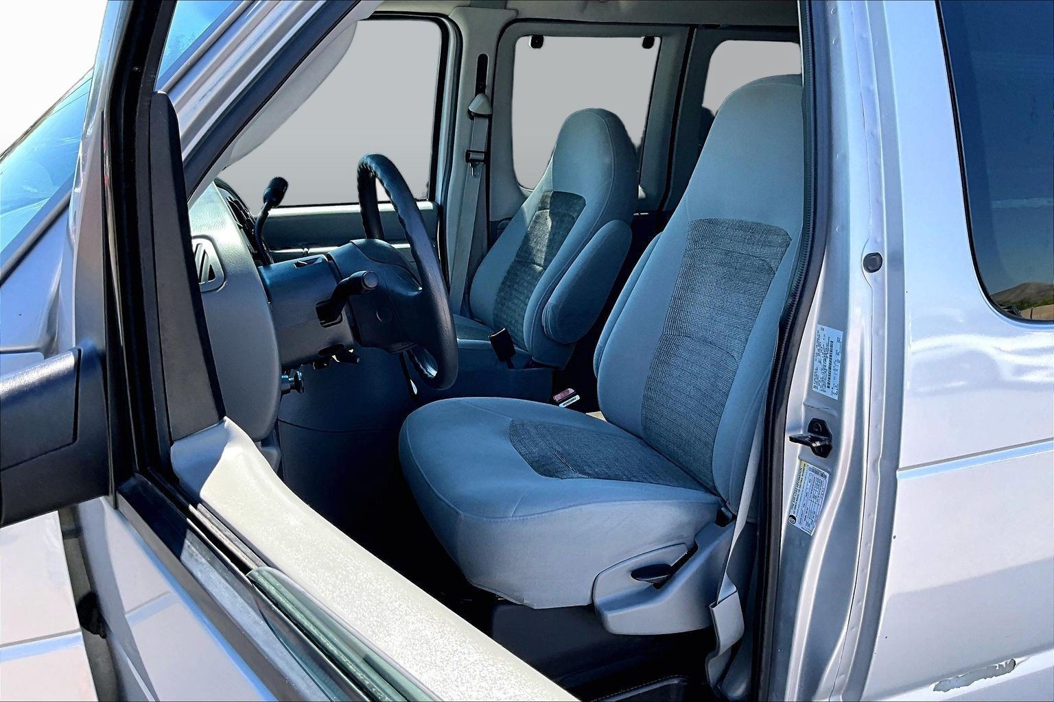 Used 2005 Ford E-350 and Econoline 350 XL RWD image 22