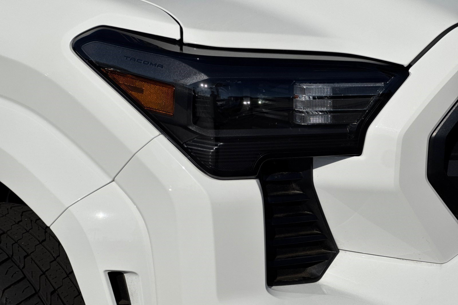 Used 2024 Toyota Tacoma SR5 AWD/4WD image 12