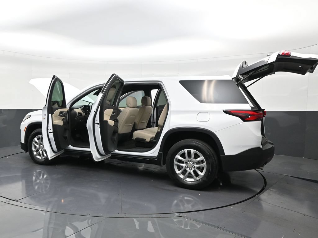 Used 2023 Chevrolet Traverse LS FWD image 30