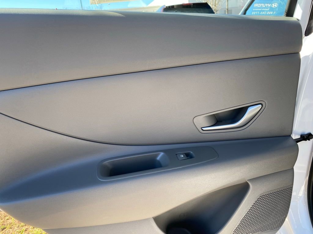 Certified 2024 Hyundai Elantra SE image 30