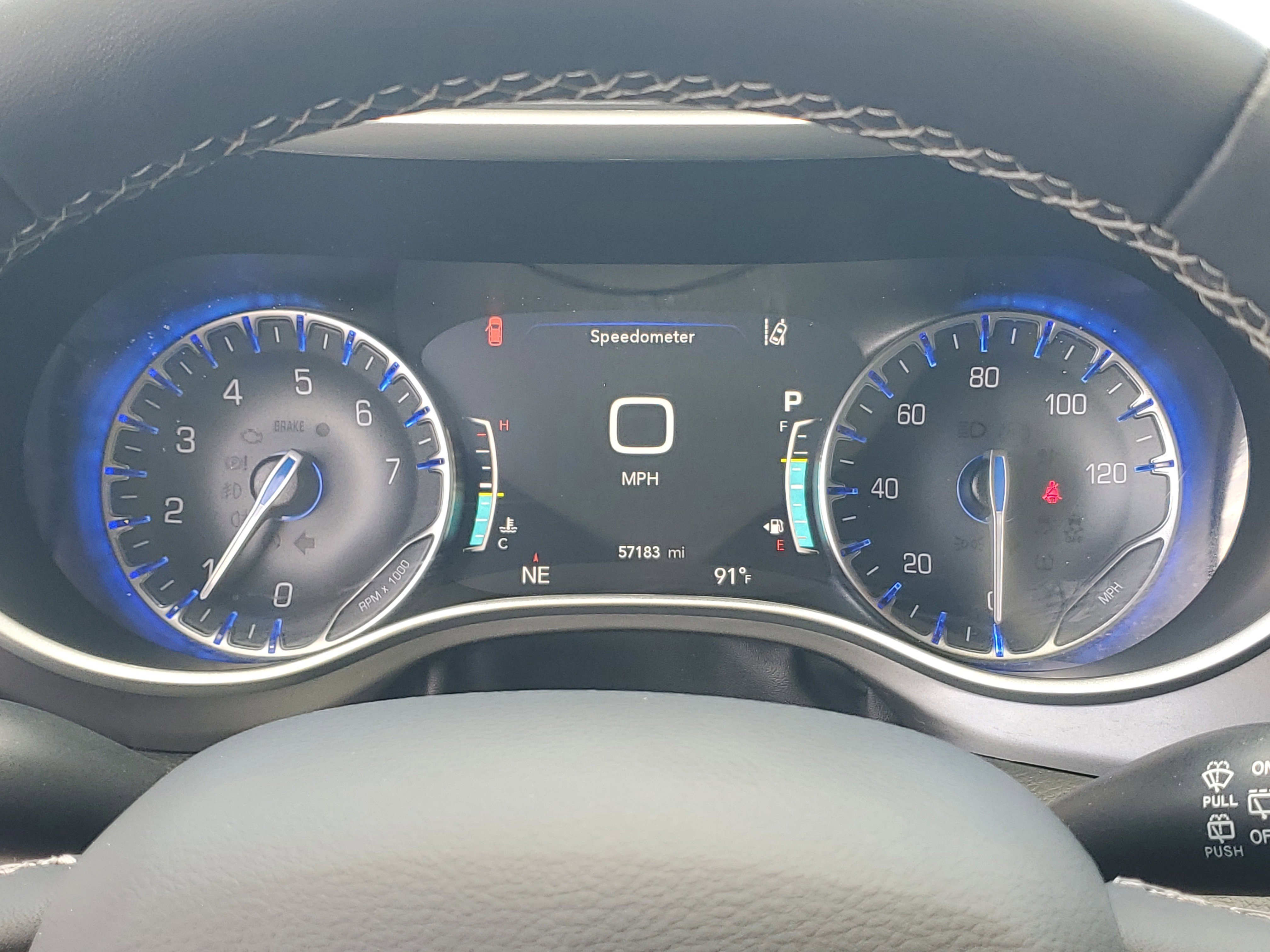 Used 2023 Chrysler Pacifica Touring-L FWD image 28
